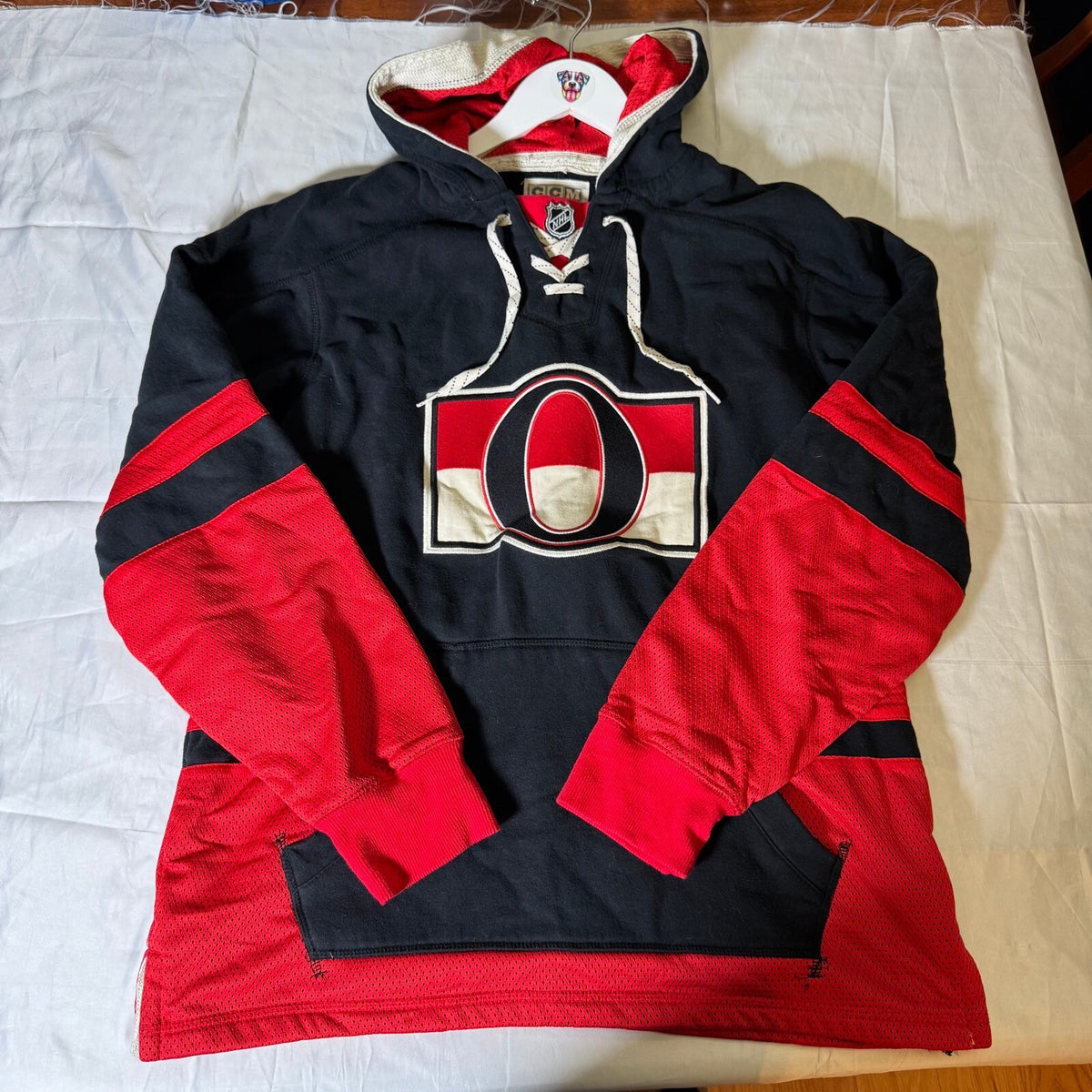 CCM Ottawa Senators Lace-Up Hockey Hoodie NHL Black Red Size M Vintage Style